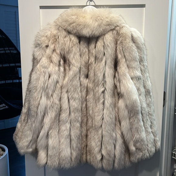 Saga Fox Fur Wite Gray Medium - Picture 7 of 11